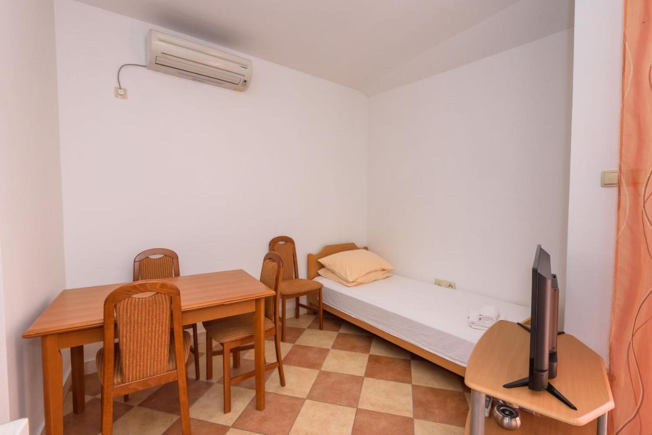 Apartments Zdravko เคล็ค ภายนอก รูปภาพ