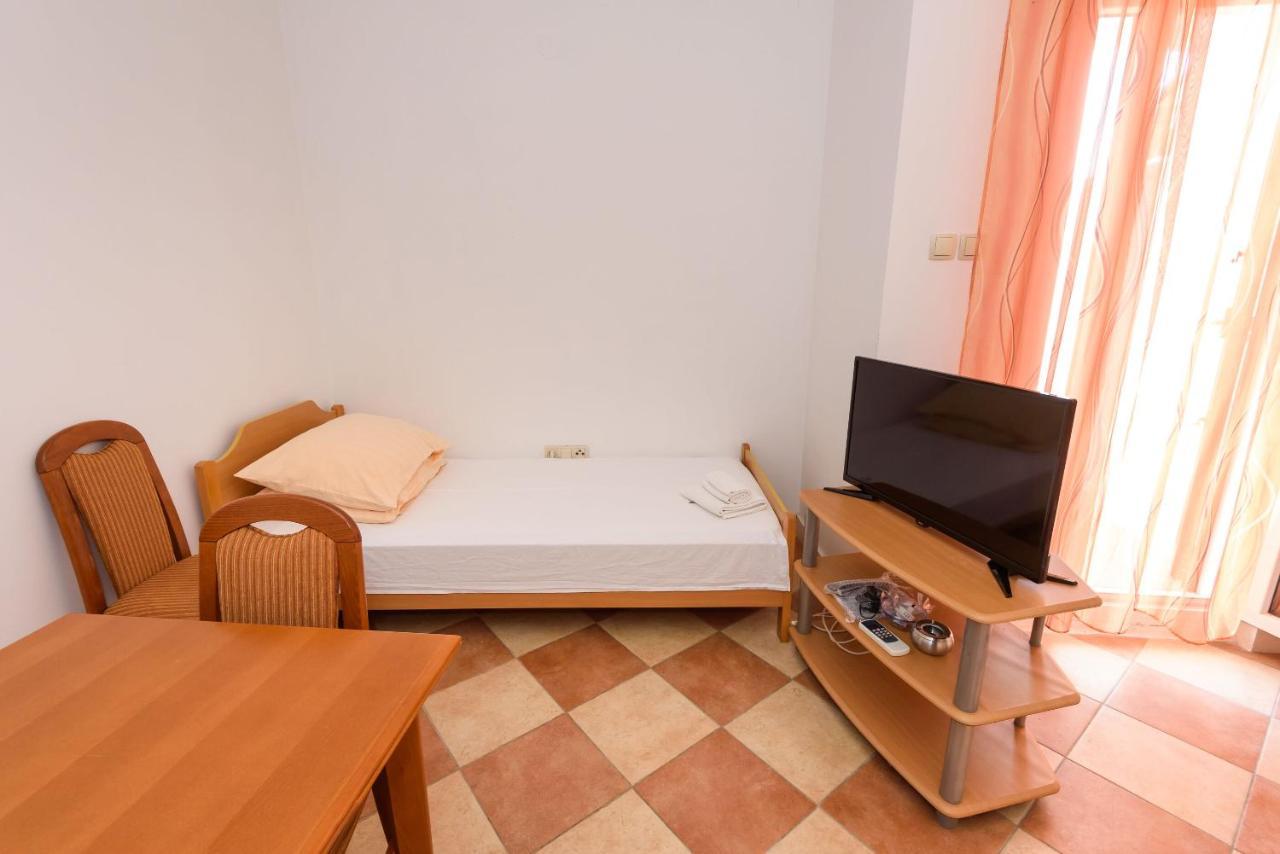 Apartments Zdravko เคล็ค ภายนอก รูปภาพ